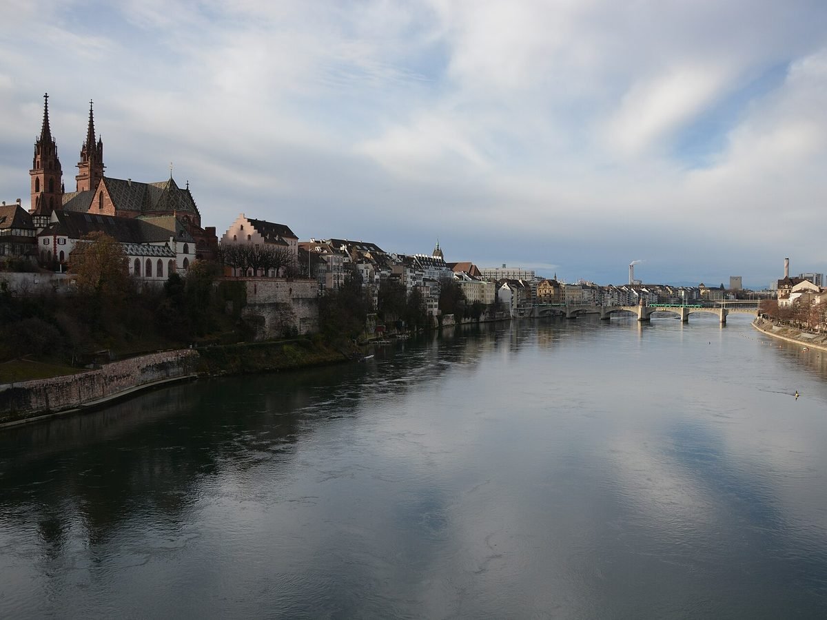 Le Rhin et la cath&eacute;drale de B&acirc;le