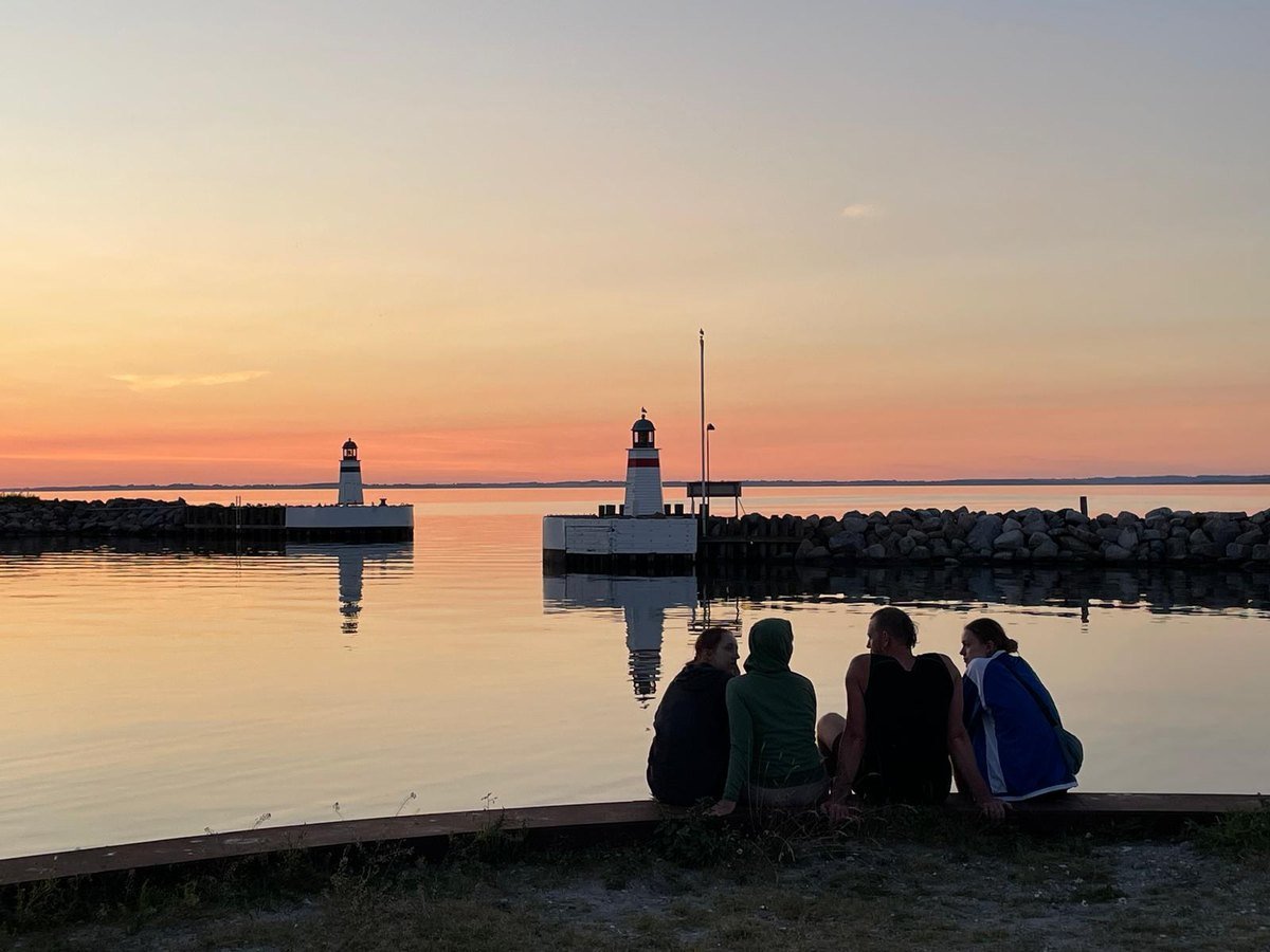 Hafeneinfahrt von S&oslash;by im Abendlicht